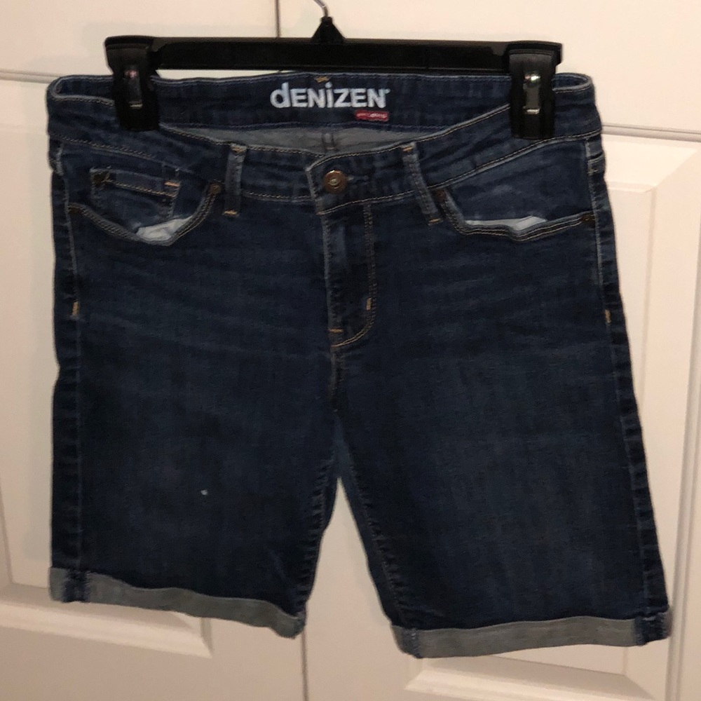 Denizen from Levi’s Cutoff Cuff Shorts Size 2